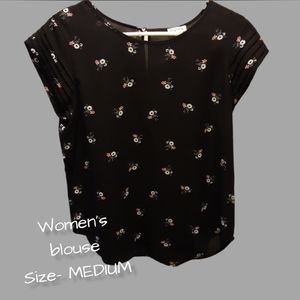 Woman's short sleeve blouse